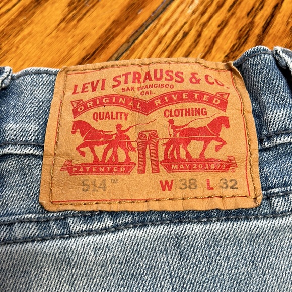 Levi’s 514 Straight Fit men’s jeans, size 38x32.  Great condition. - Picture 2 of 8